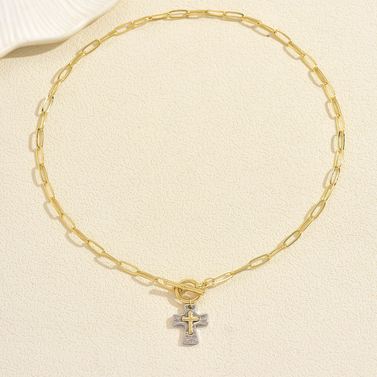 Collana con Ciondolo a Croce Minimalista da Donna in Lega di Zinco con Finitura Placcata, Design Geometrico, Catena a Medaglione a Lunghezza Regolabile
