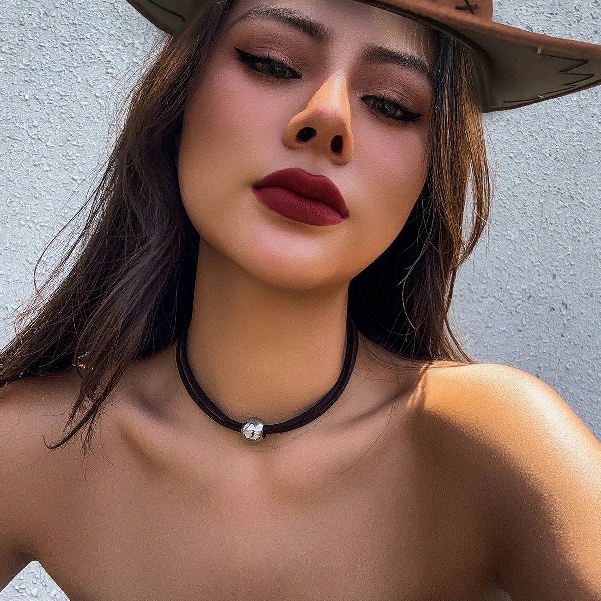 Minimalist Geometric Round Beaded Choker Necklace with Alloy Pendant for Women
