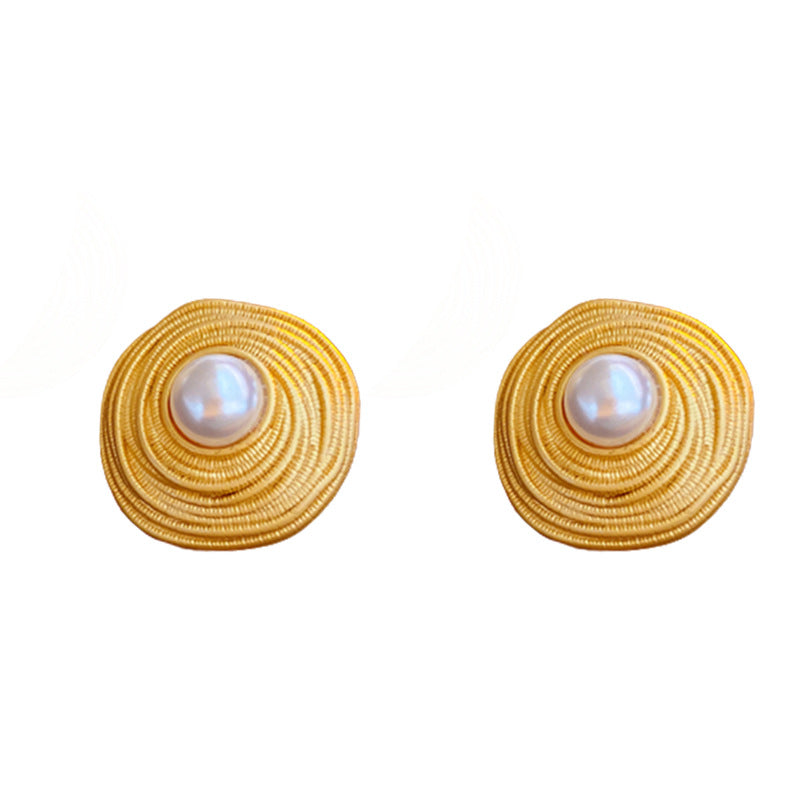 Pendientes de perlas con círculo geométrico vintage, base de cobre chapada en oro y postes de acero inoxidable