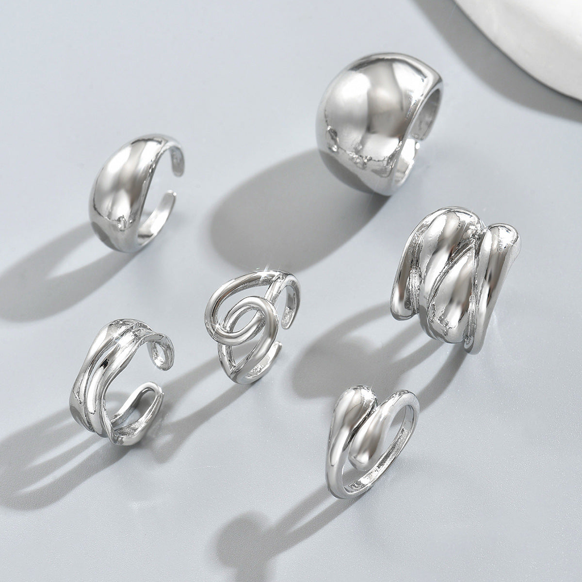 Anillo de aleación de zinc geométrico minimalista con acabado chapado y banda abierta ajustable para mujer