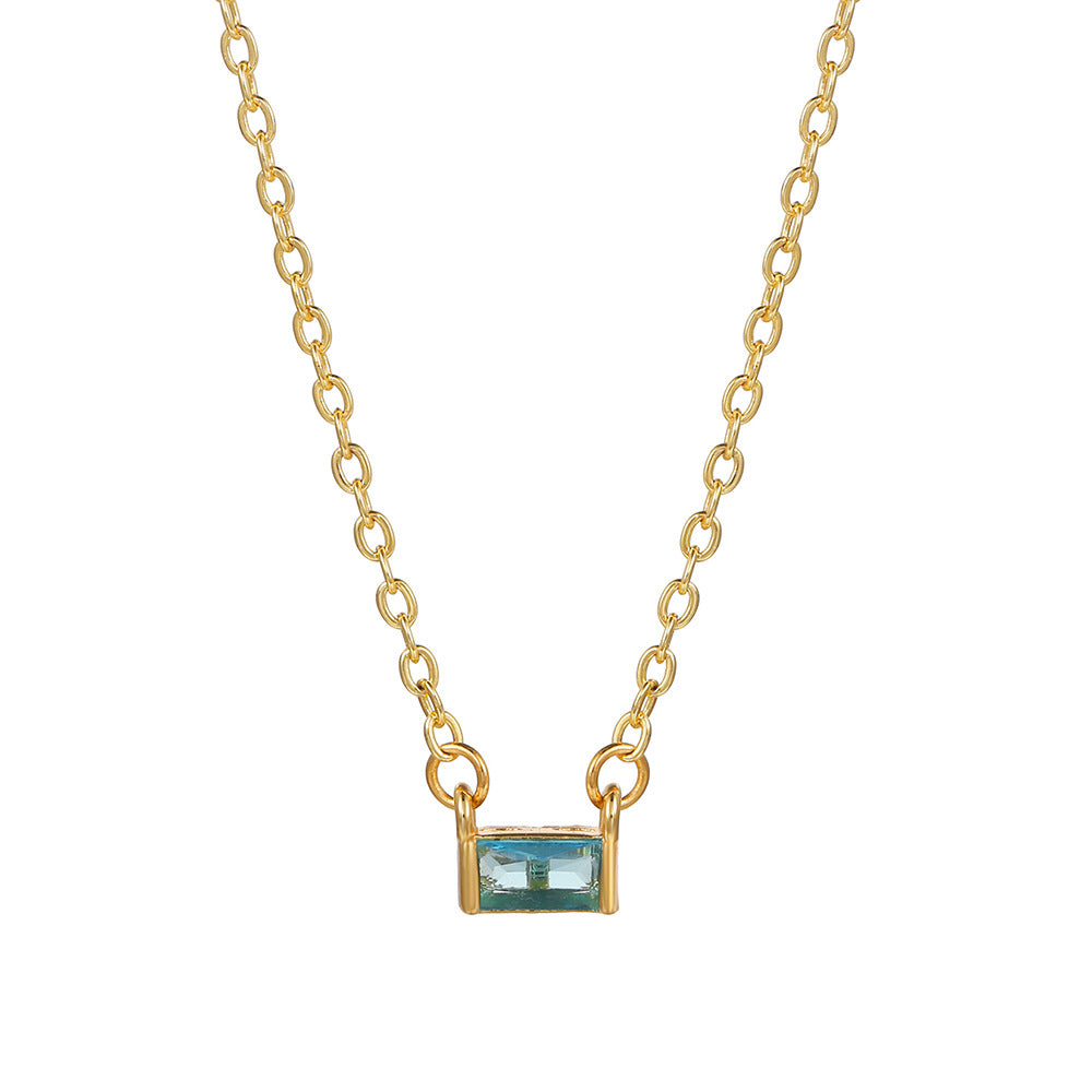 Collana con ciondolo quadrato alla moda con pietra portafortuna in rame con placcatura in oro e zirconi per donna
