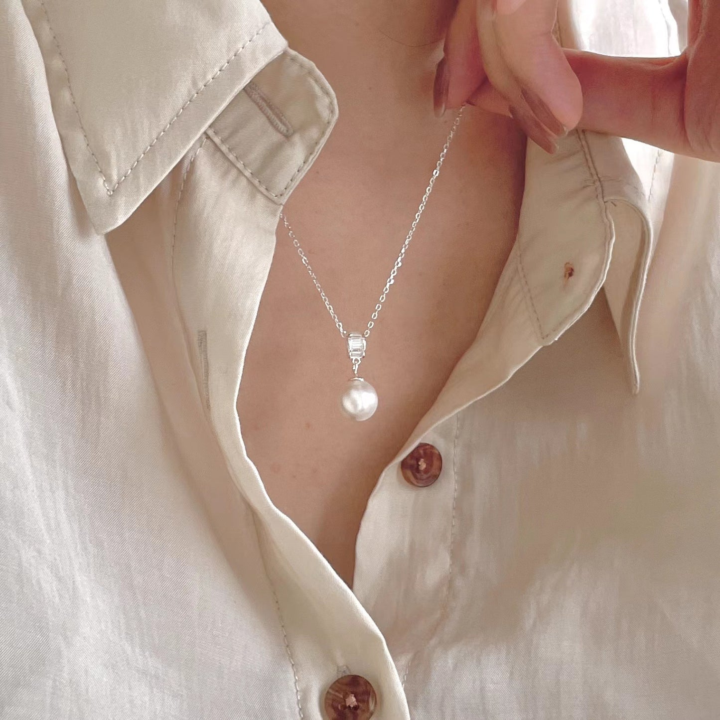 Collar minimalista geométrico redondo con colgante en plata de ley 925 con pavé de diamantes de imitación en cadena irregular