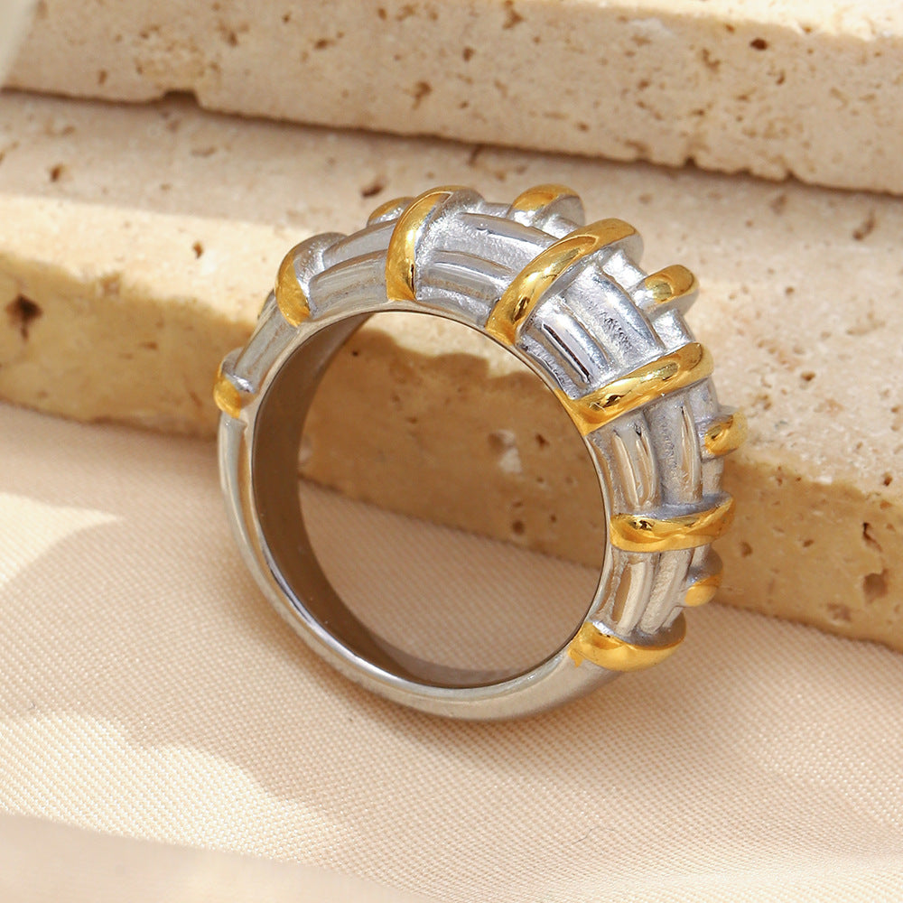 Anello a fascia incrociata in acciaio inossidabile placcato oro 18 carati con design geometrico minimalista per donna - Accessorio di lusso alla moda