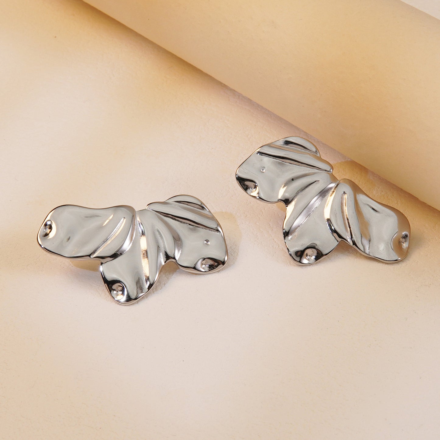 Eleganti orecchini a lobo da donna in acciaio inossidabile con petali irregolari a forma di fiore