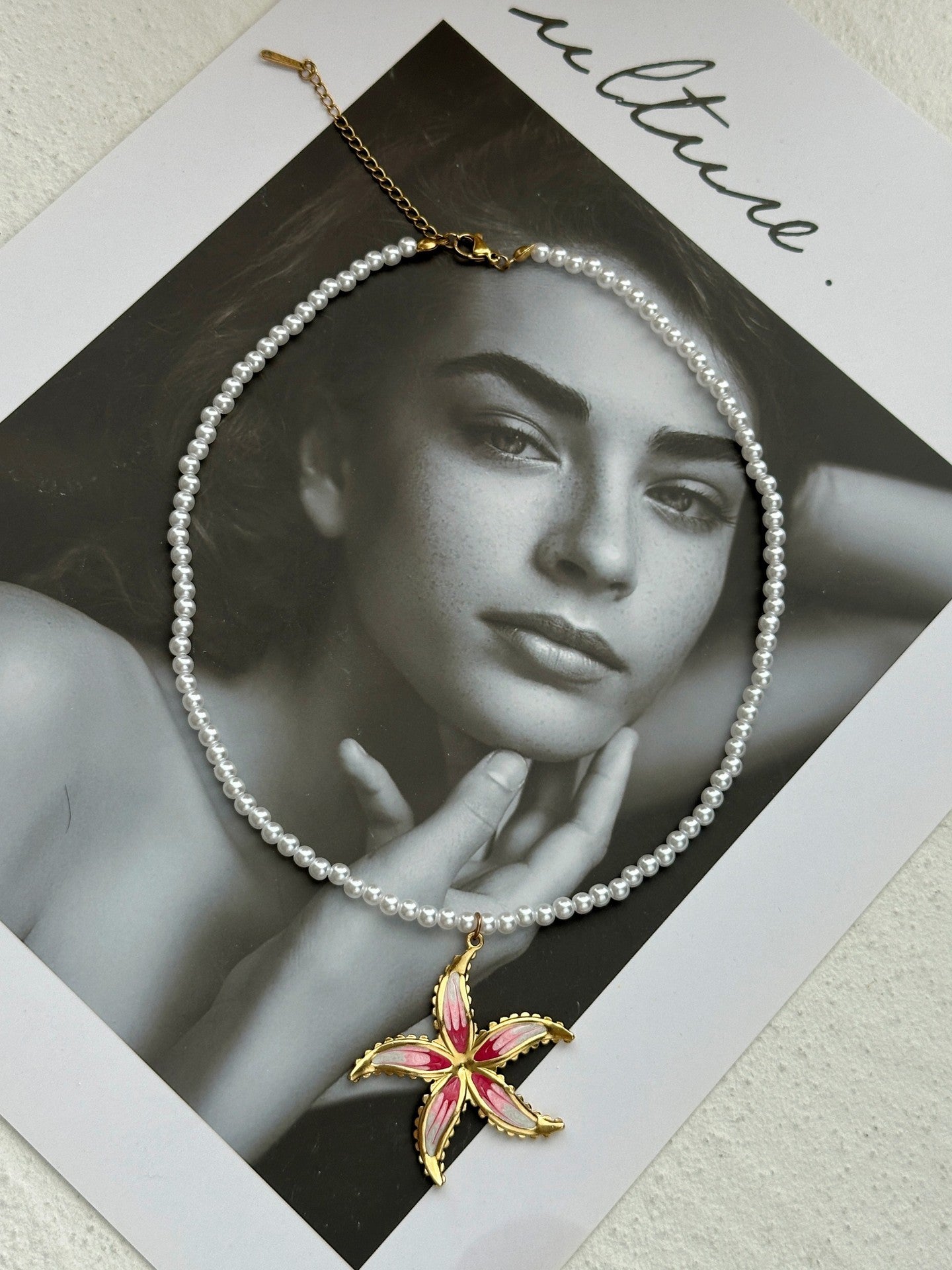 Collana Pendente a Conchiglia con Fiore, Sole, Luna e Stella in Acciaio Inossidabile Placcato Oro 14K Vintage da Donna