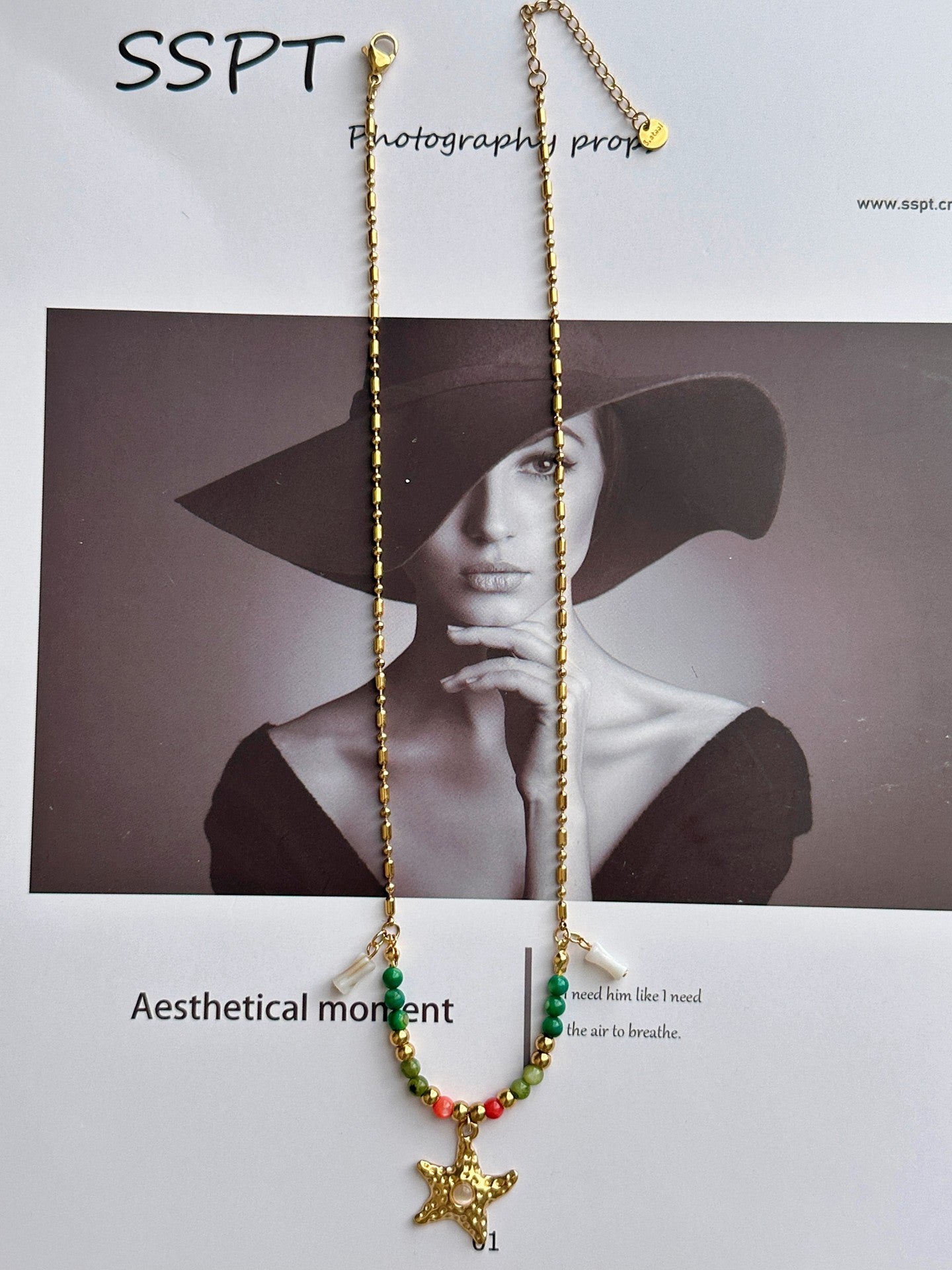 Collana con ciondolo a stella geometrica cava placcata oro in acciaio inossidabile da donna con catena di perline a strati, stile bohémien casual