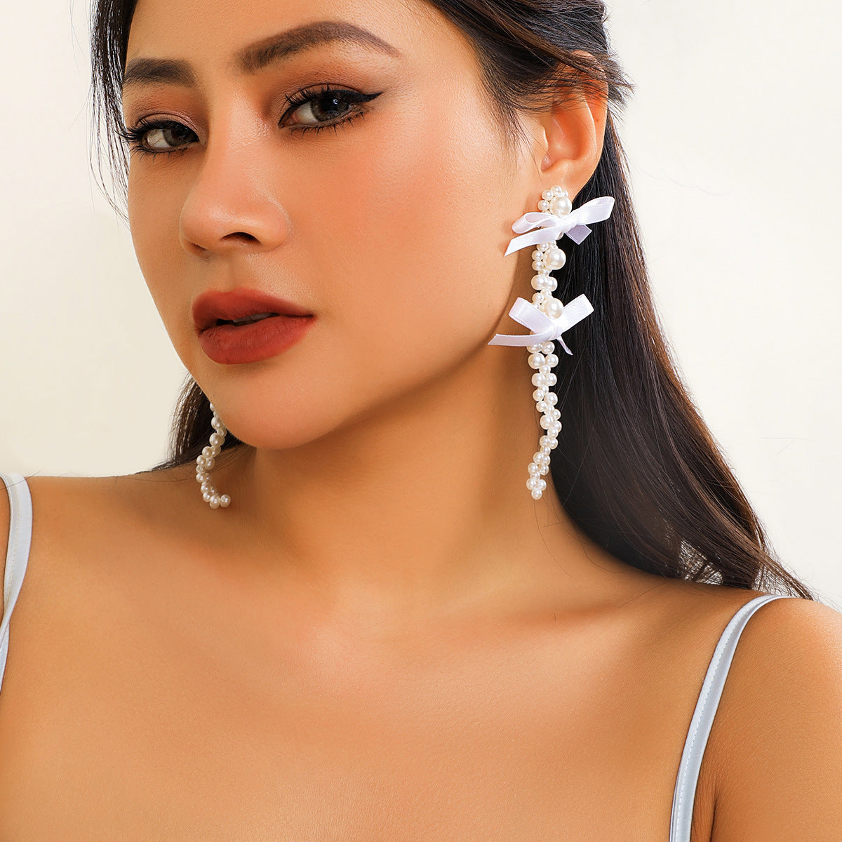 Aretes tipo broquel con borlas, lazos, perlas de imitación y flores de cristal estilo bohemio exagerado para mujer