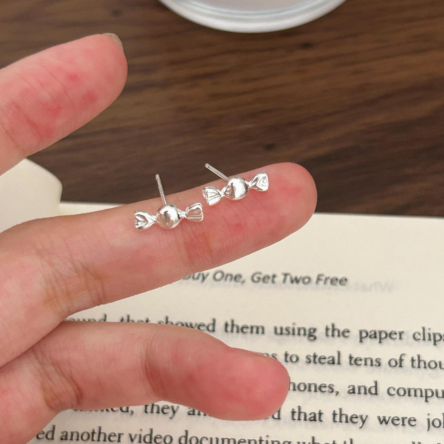 Pendientes de tuerca minimalistas geométricos con forma de letra de plata de ley 925 con acabado chapado