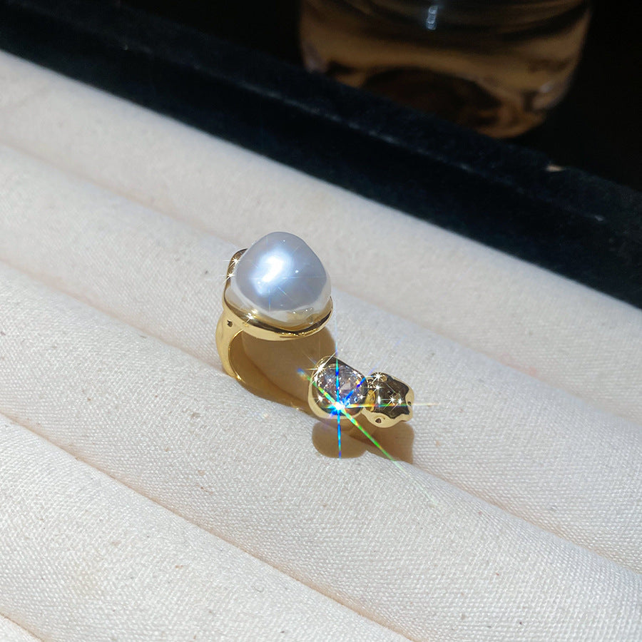 Anello da donna elegante in stile vintage francese con perle imitate a forma geometrica e zirconi intarsiati