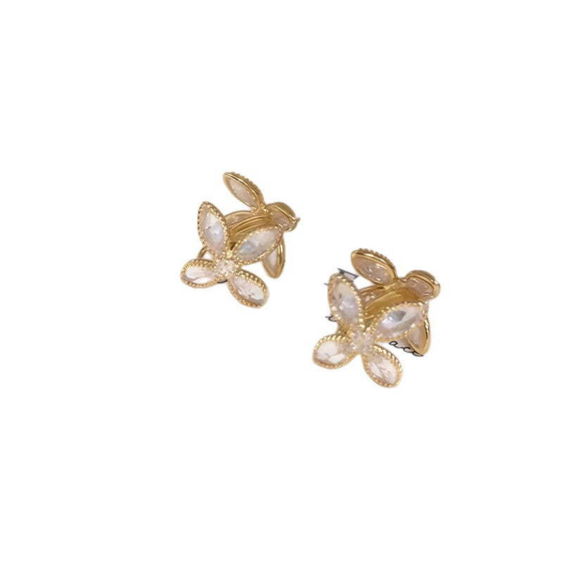Orecchini a perno con fiori vintage in stile francese con intarsio in zirconi cubici per donna, base in rame con perni in acciaio