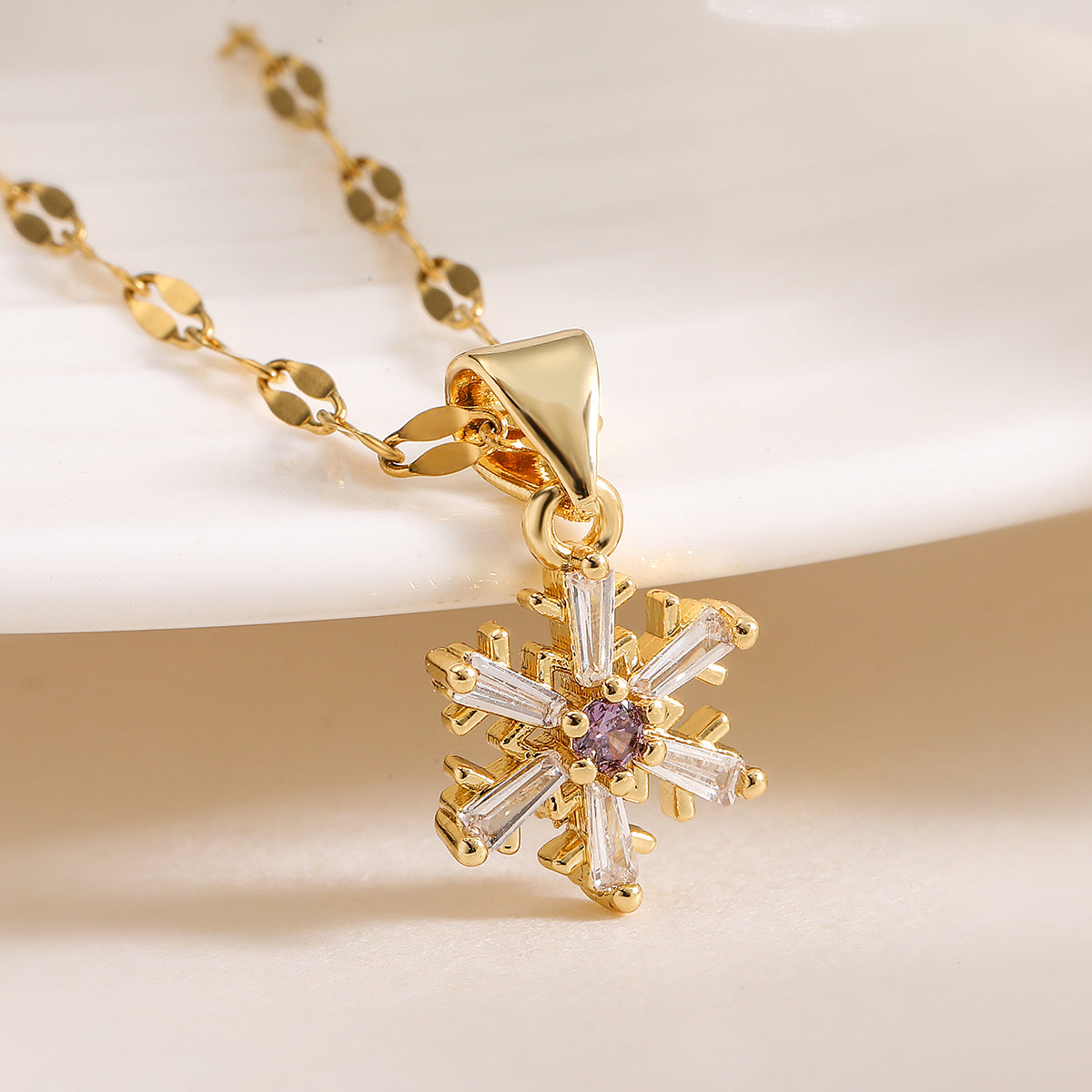 Minimalist 18K Gold Plated Brass Heart Geometric Cubic Zirconia Pendant Necklace