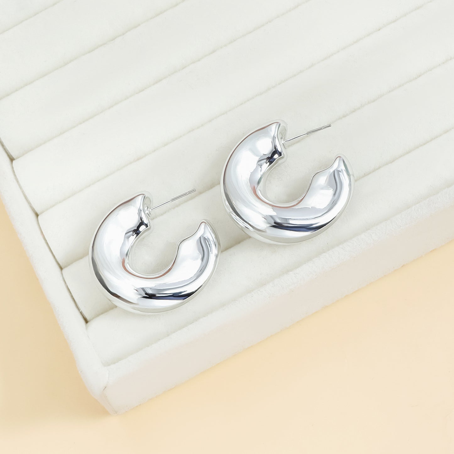 Vintage Geometric Resin C-Shaped Hoop Earrings for Women with Titanium Steel Posts and Electroplated Finish