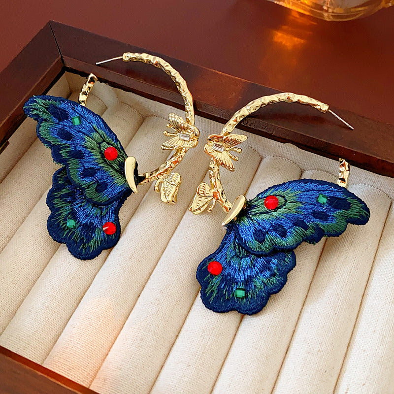 Orecchini da donna in tessuto ricamato a forma di cuore e farfalla in stile vintage con intarsio di strass