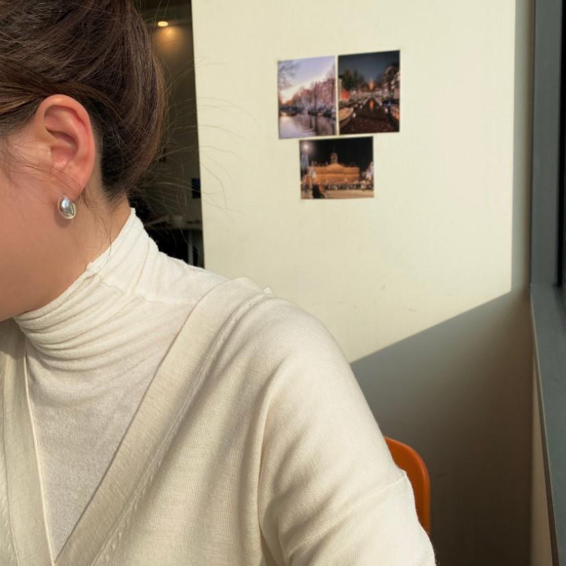 Pendientes Minimalistas de Plata de Ley 925 con Forma de Lágrima, Perla Incrustada y Diseño Geométrico