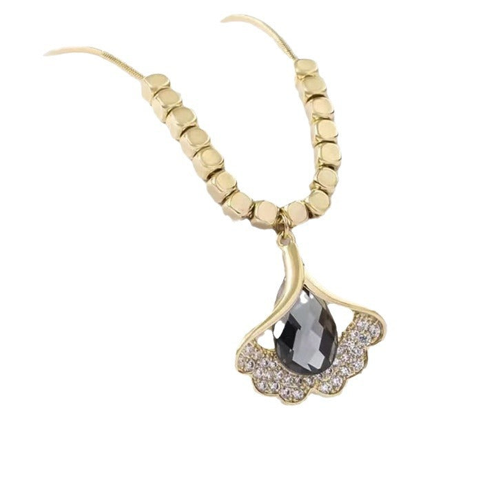 Collana Minimalista con Pendente a Foglia di Ginkgo in Acciaio al Titanio Placcato Oro su Catena Snake per Donna e Uomo