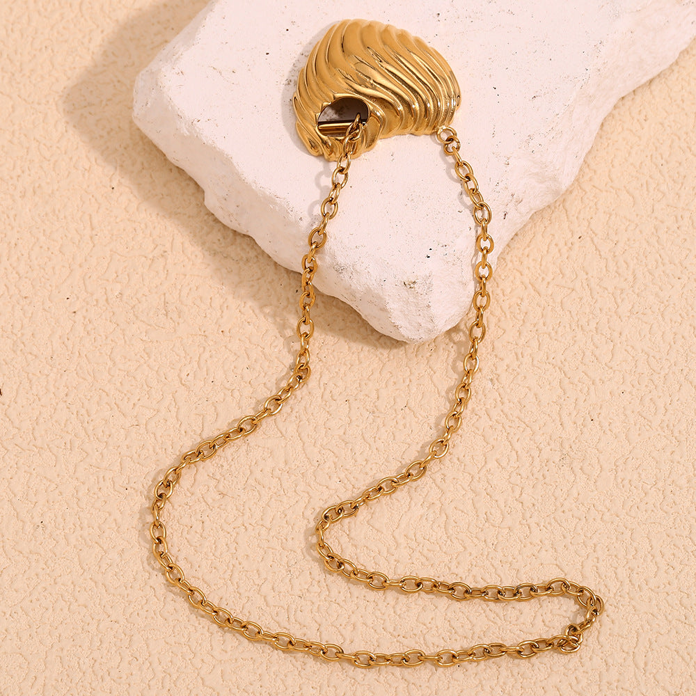 Collana da donna alla moda in acciaio inossidabile placcato oro 18 carati con ciondolo a cuore e chiusura a T/O