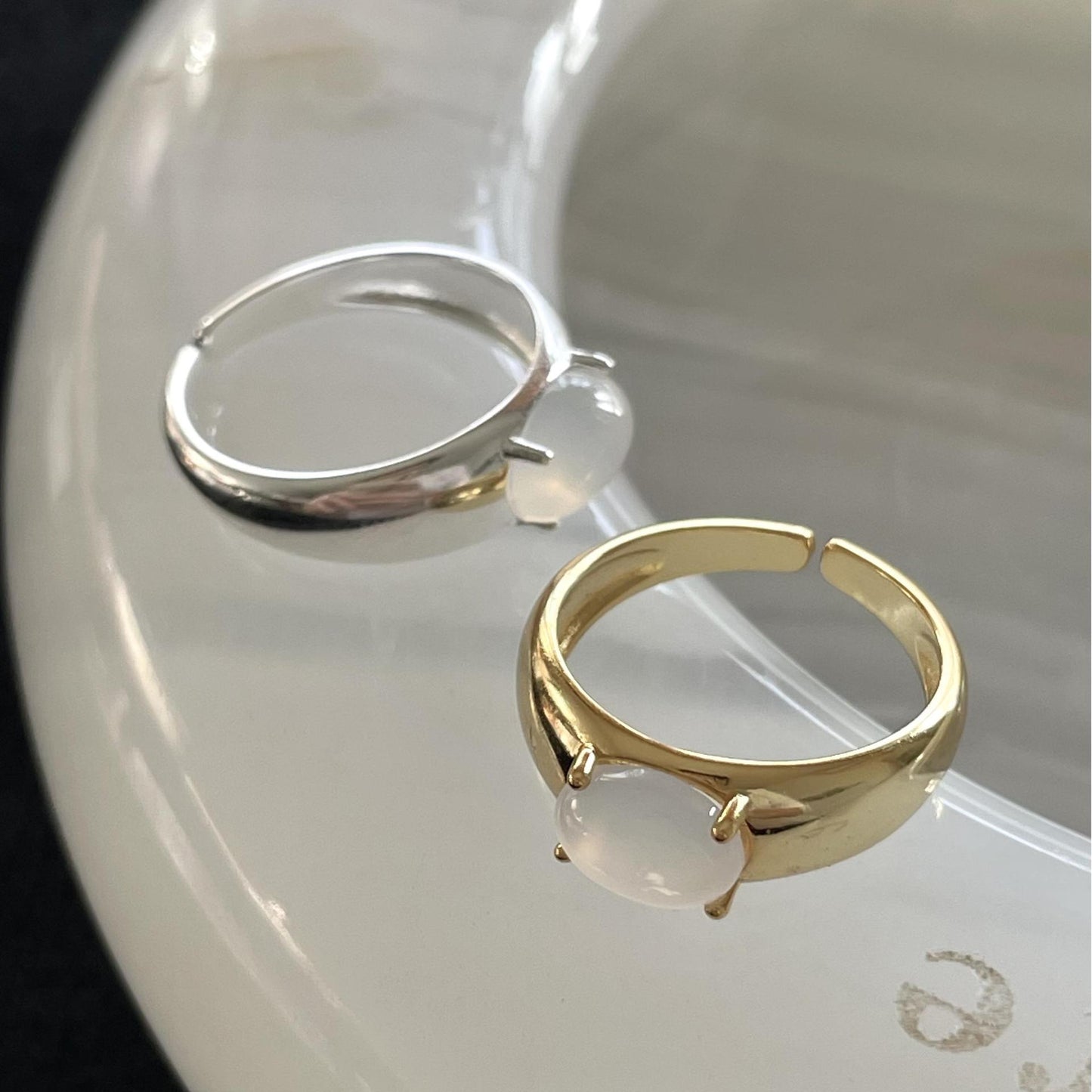 Anillo Minimalista con Forma de Lazo de Plata de Ley 925 con Detalle de Nota Musical para Mujer