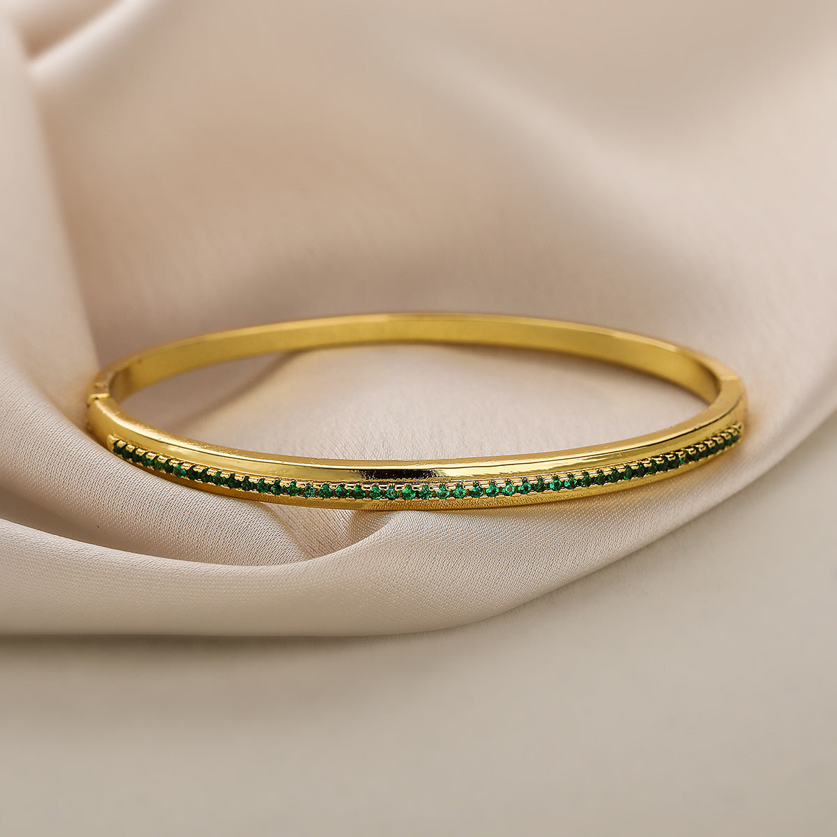 Bracciale Geometrico Minimalista in Rame per Donna con Placcatura in Oro 18K e Zirconi Micro-Incastonati