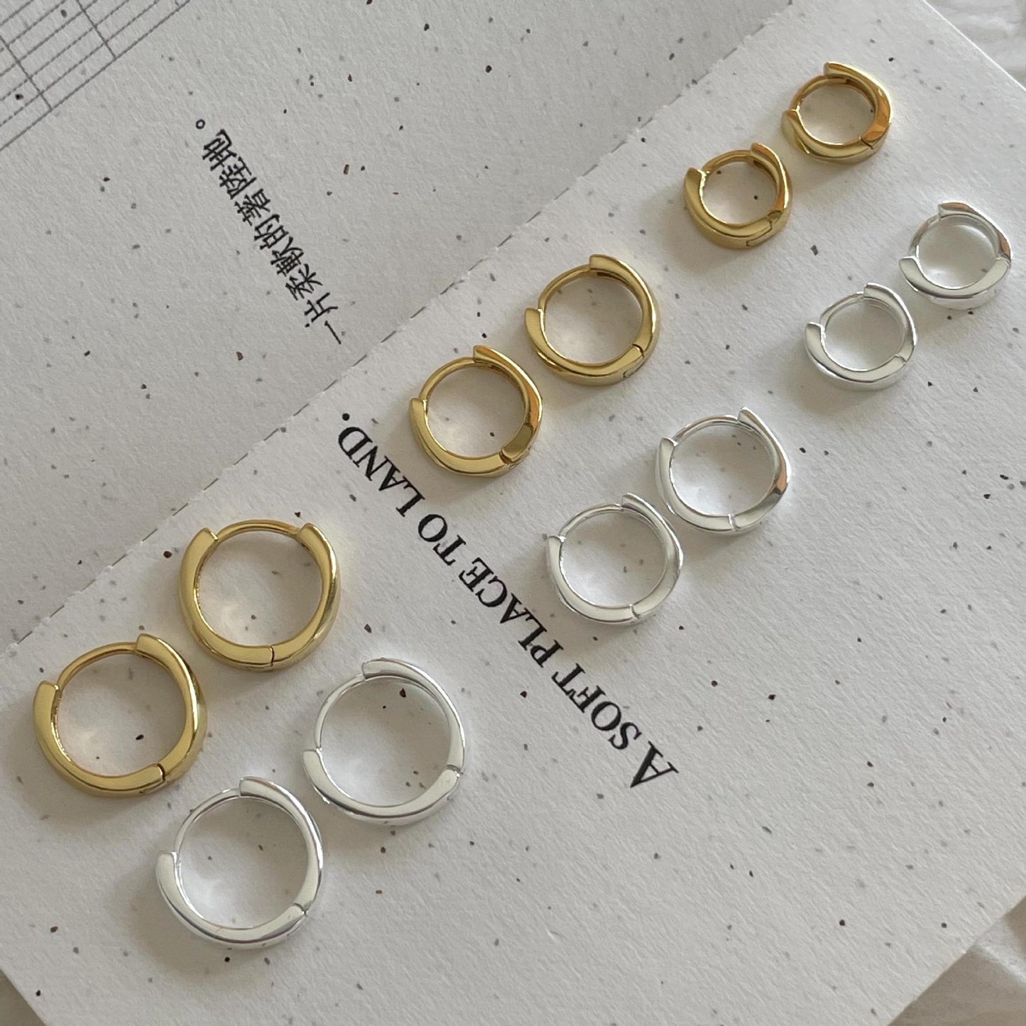 Pendientes de Plata de Ley 925 Minimalistas de Estilo Coreano con Diseño de Letras y Acabado Bañado