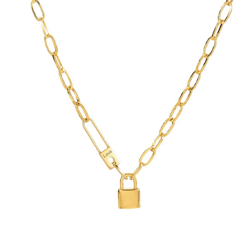 Collar con colgante en forma de U estilo Hip Hop para mujer con cadena de acero inoxidable y diseño de imperdible de acero de titanio chapado en oro