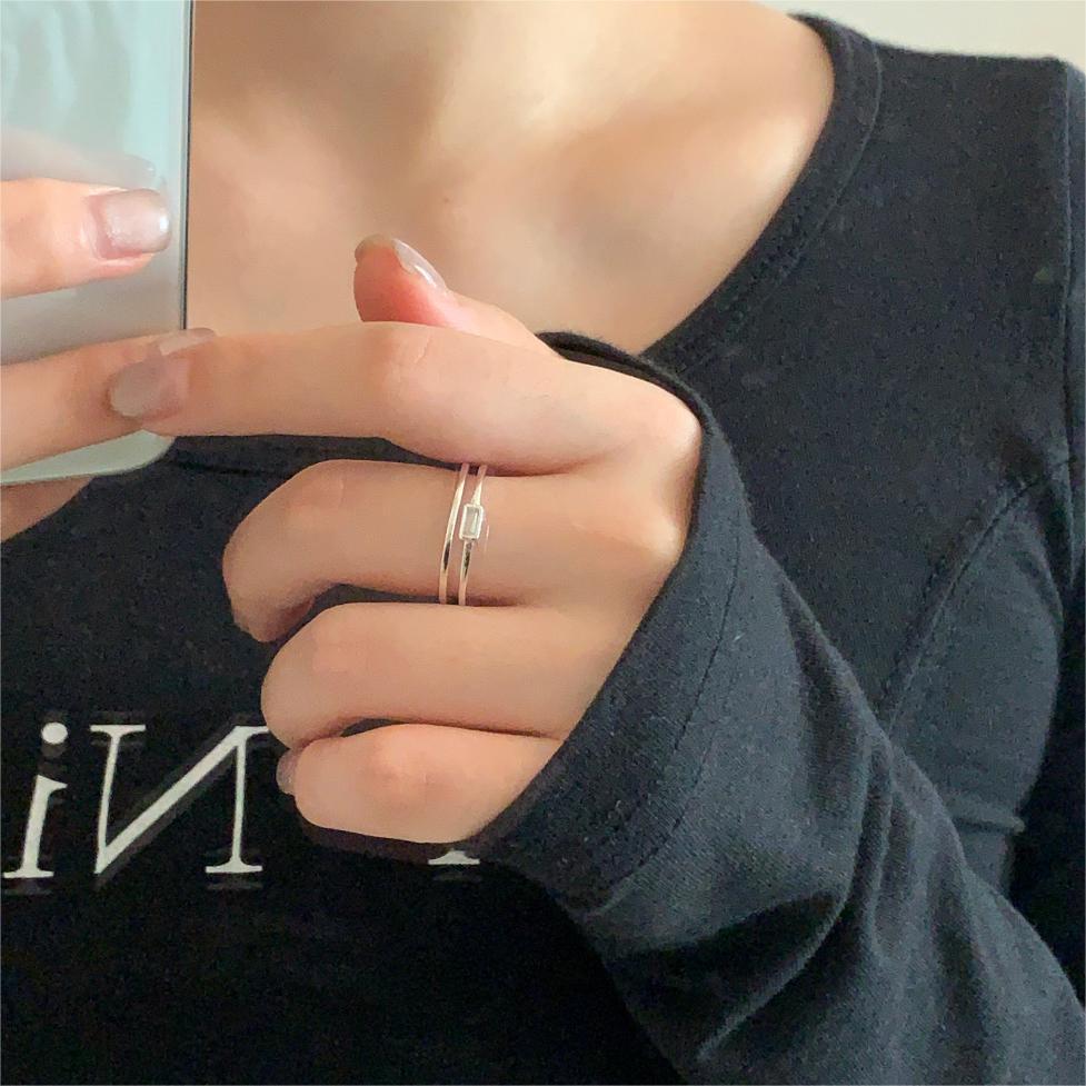 Anello da donna minimalista dolce in argento sterling 925 rettangolare geometrico con intarsio in zirconi cubici