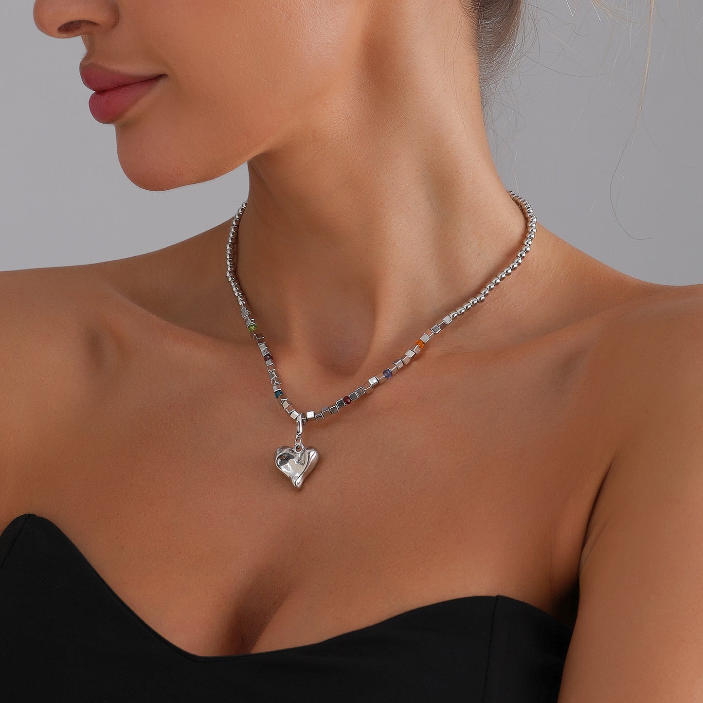 Collar con colgante geométrico de aleación en forma de corazón, dulce y atrevido, con acabado chapado para mujer