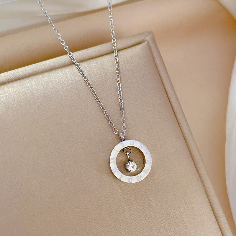 Cadena Minimalista de Oficina Elegante de Acero de Titanio con Diseño Geométrico y Incrustaciones de Pedrería
