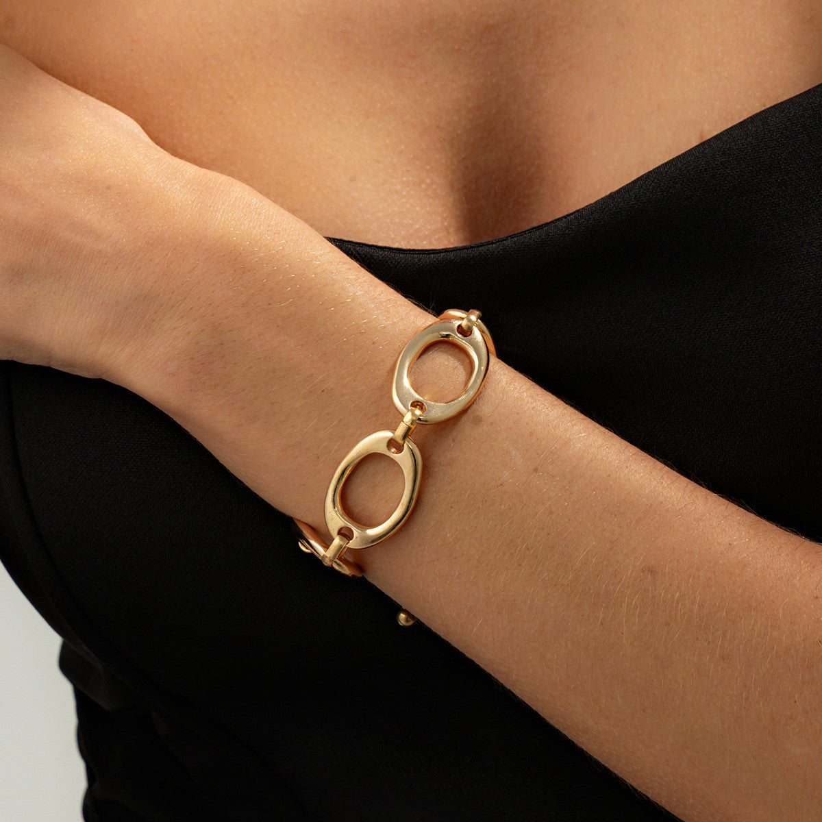 Luxury Minimalist Oval Geometric Plated Alloy Necklace for Women