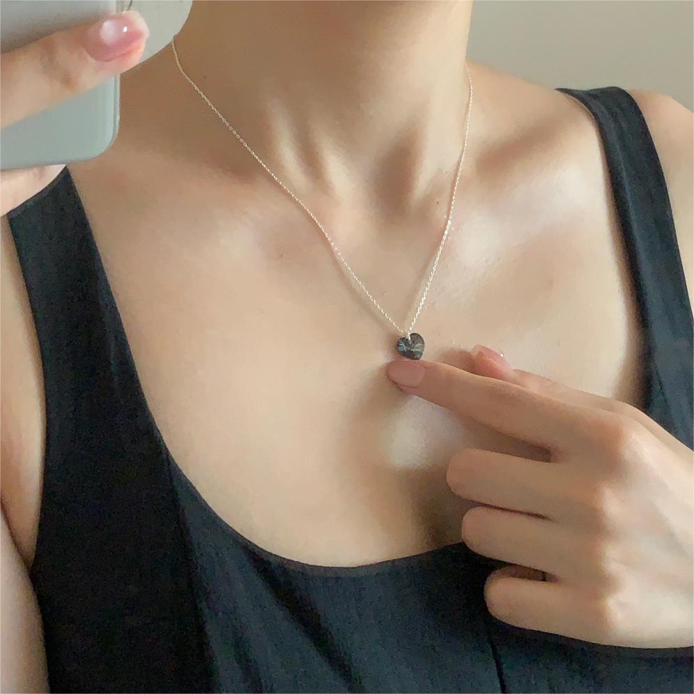 Collana minimalista a forma di cuore in argento sterling 925 con intarsio in cristallo austriaco e placcatura in oro su catena a scatola