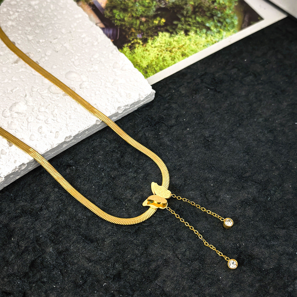 Collar Minimalista con Colgante de Mariposa de Acero de Titanio con Chapado en Oro Rosa y Cadena de Serpiente para Mujer