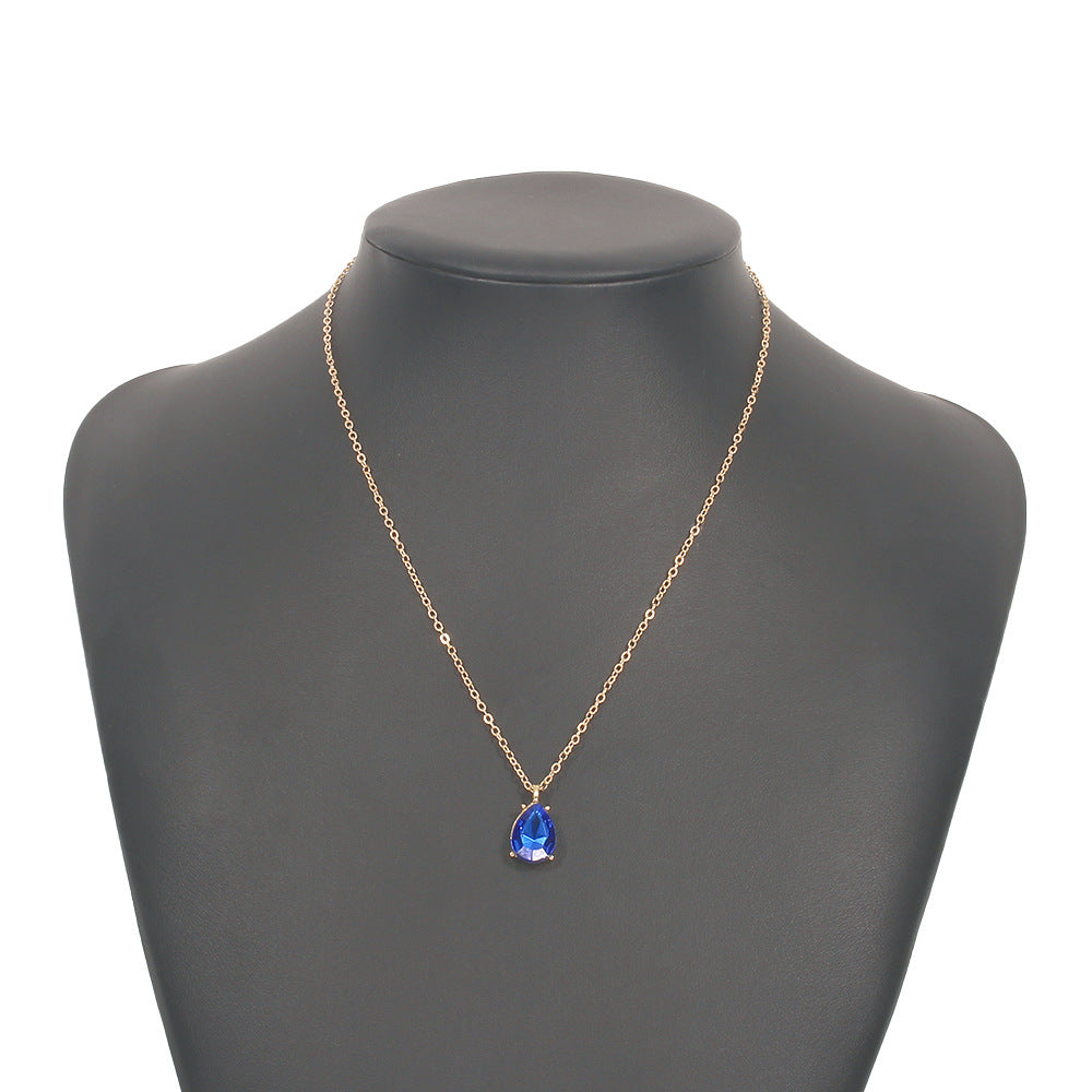 Collar con colgante minimalista geométrico en forma de gota de agua para mujer, cadena de aleación con detalles de pedrería