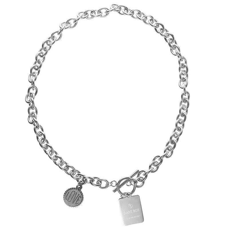 Collana con Pendente Geometrico in Acciaio Inossidabile per Donna e Uomo con Ciondoli in Acciaio al Titanio Lucidato e Catena a Croce