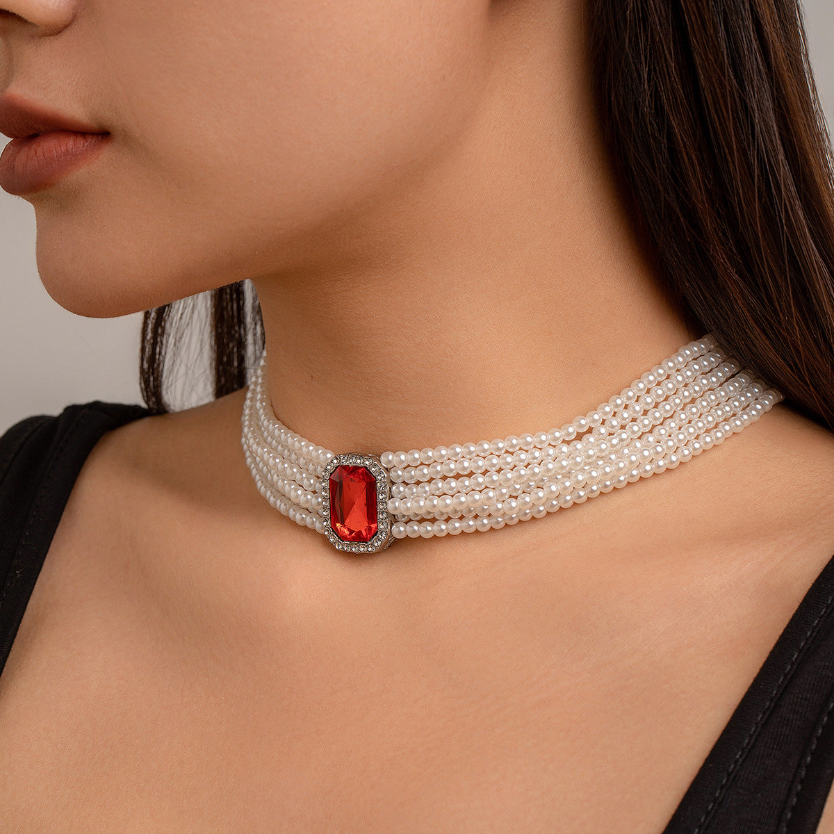 Collana girocollo vintage in stile francese con perle geometriche, ciondolo in lega e catena di perline per donna