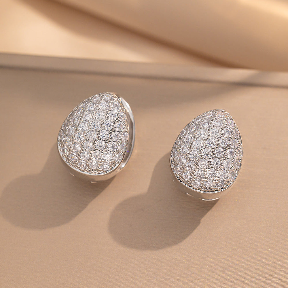 Orecchini da donna minimalisti moderni a forma di cuore in acciaio al titanio con intarsio completo di strass e placcatura in oro