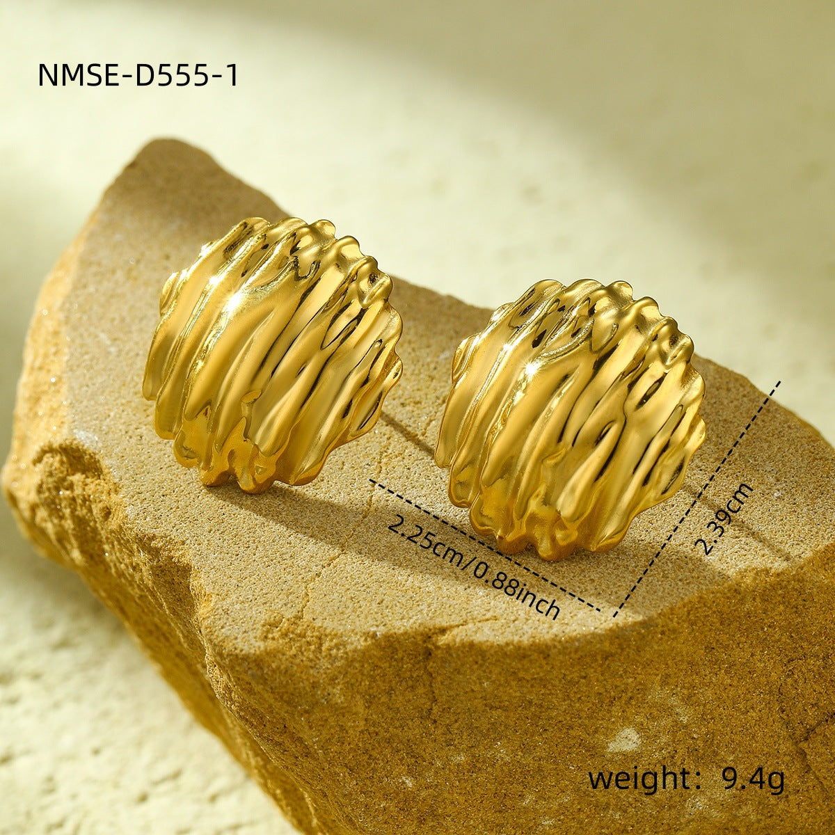 Orecchini a perno alla moda e minimalisti a forma di cuore in acciaio inossidabile con placcatura in oro 18 carati e texture a pieghe francesi