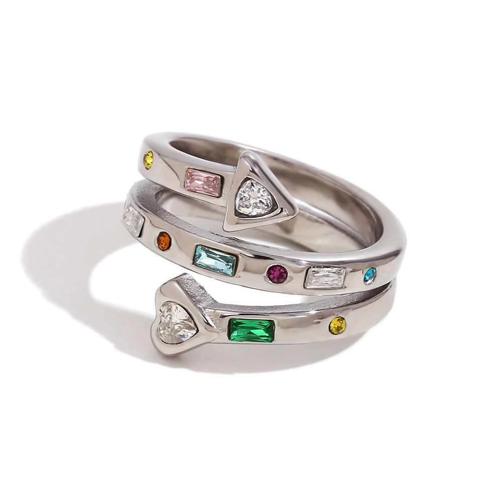 Anello da donna minimalista a forma di cuore e freccia in acciaio inossidabile con placcatura in oro 18K e dettagli in zirconi