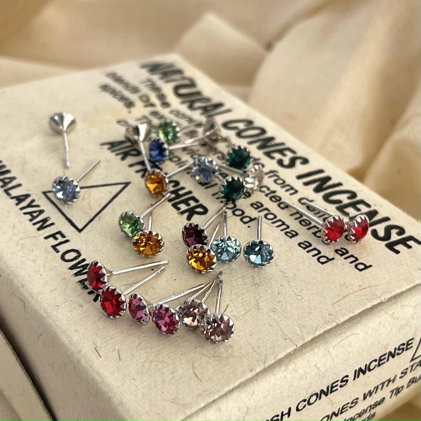 Sweet 925 Sterling Silver Round Geometric Inlaid Crystal Stud Earrings for Women