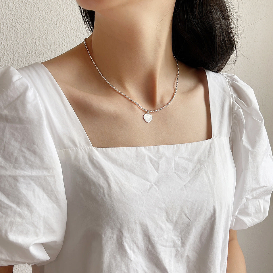 Collar Minimalista de Plata de Ley 925 con Colgante de Corazón Brillante, Cadena de Oliva Facetada y Acabado Pulido