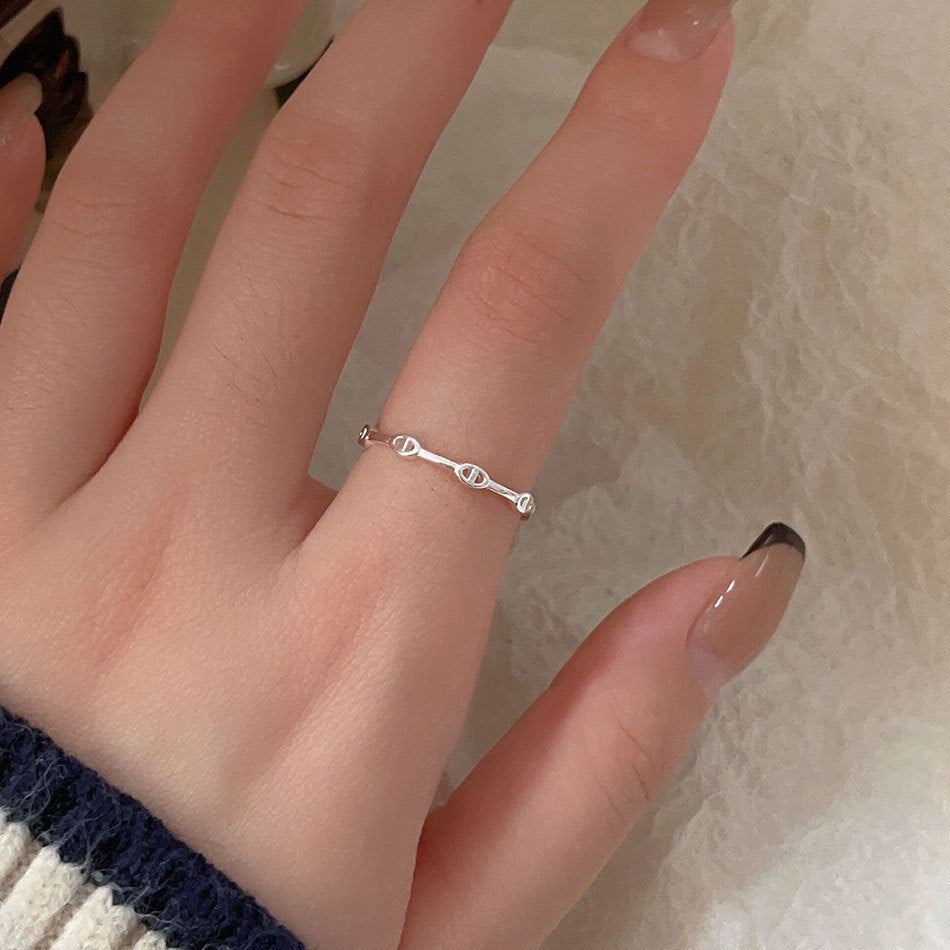 Anillo Minimalista de Plata de Ley 925 en Forma de Corazón con Facetas Geométricas Biseladas para Mujer