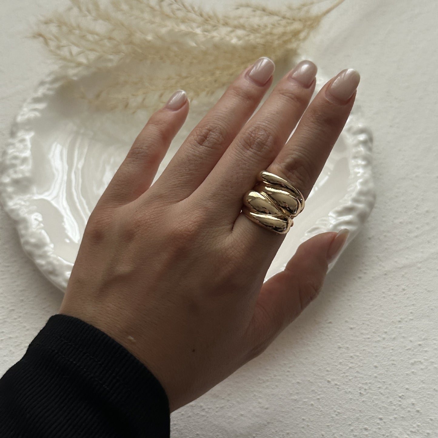 Bracciale rigido aperto in lega geometrica placcata alla moda