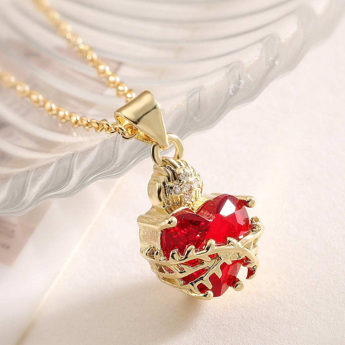 Fashionable Heart-Shaped Copper Pendant Necklace with 18K Gold Plating and Red Zircon for Women