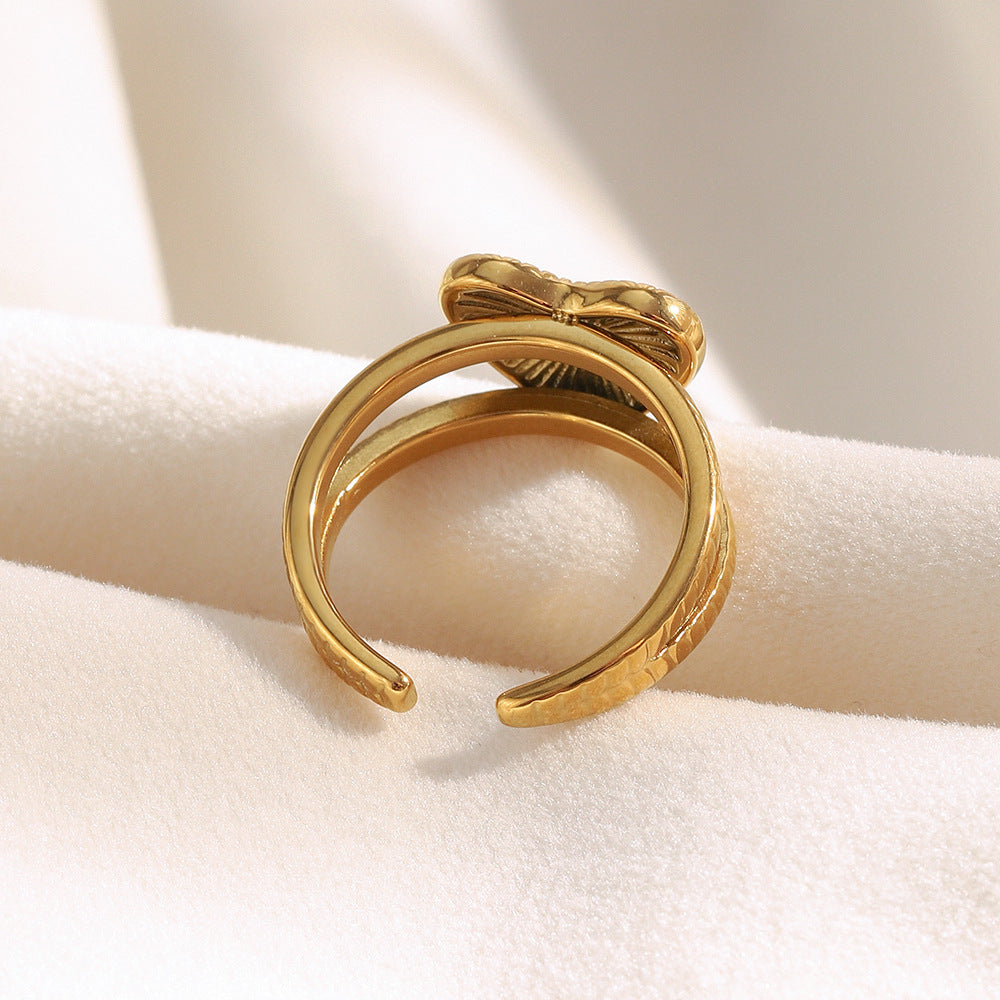 Anello minimalista a cuore in acciaio inossidabile placcato oro 18K da donna