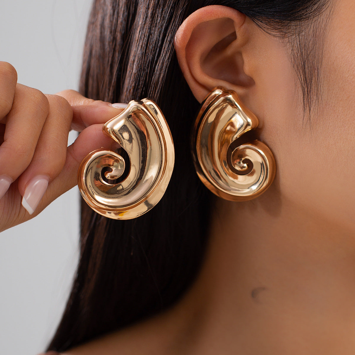 Pendientes de Tachuela Metálicos Geométricos Florales Asimétricos Exagerados para Mujer con Acabado Chapado