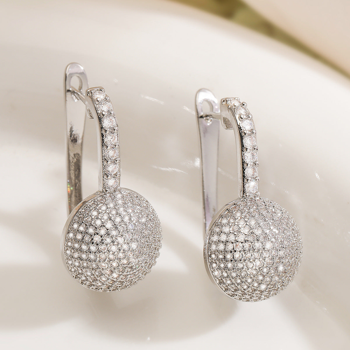 Pendientes Minimalistas de Cobre Chapado en Oro con Forma de Corazón Geométrico y Diseño Irregular para Mujer