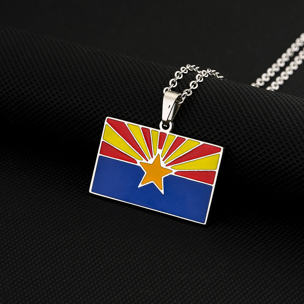 Collar con Colgante de Lujo Minimalista Geométrico de la Bandera del Estado de Arizona en Acero Inoxidable con Acabado Esmaltado para Unisex