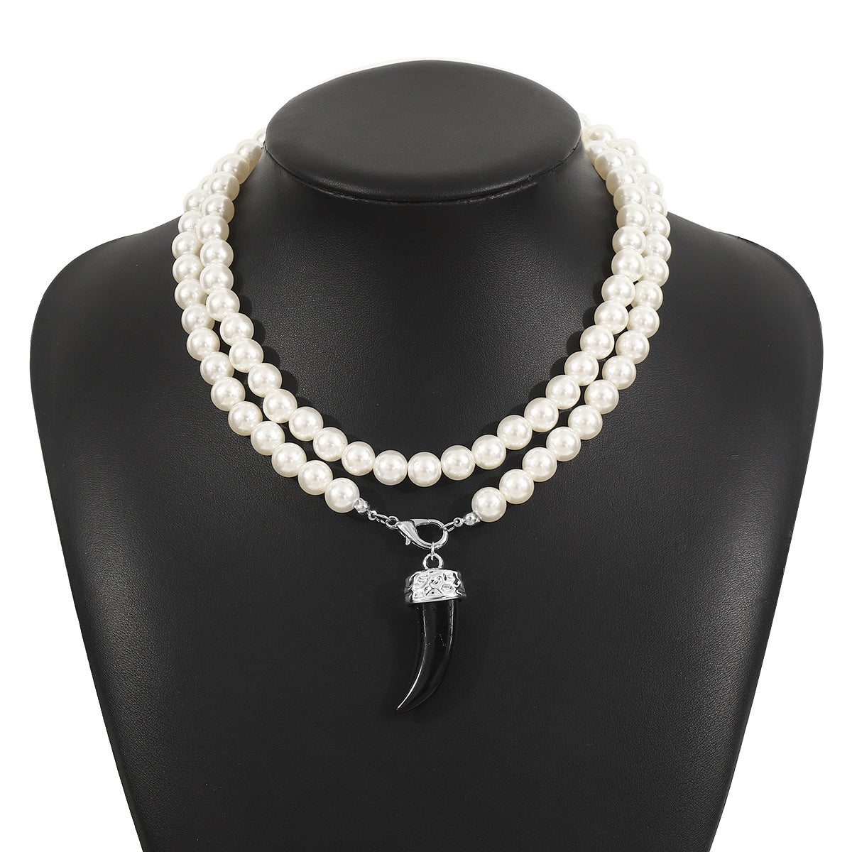 Collana Lunga con Ciondolo a Dente di Lupo Geometrico alla Moda con Perle Sintetiche e Dettagli in Resina da Donna