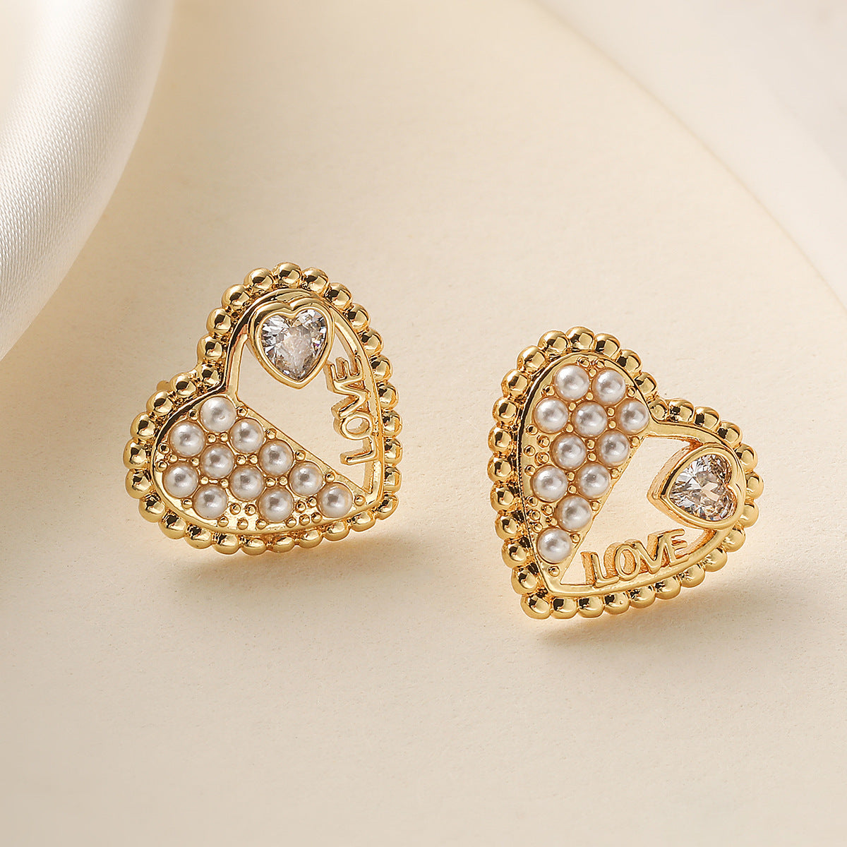 Orecchini a cuore minimalisti in rame placcato oro 18 carati con micro-zirconi e perle, per donna