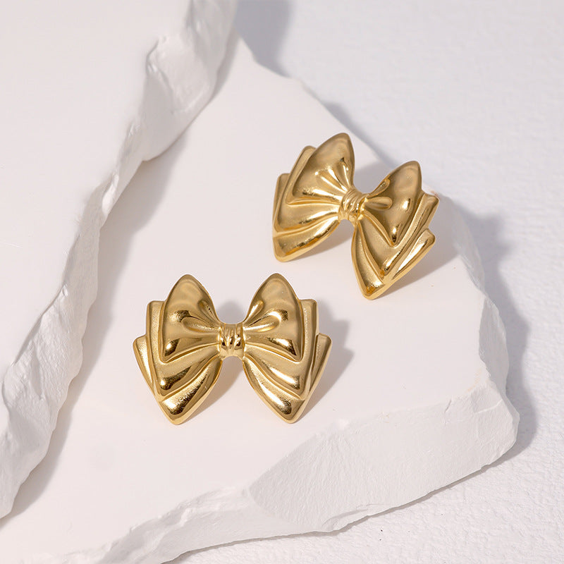 Orecchini da donna in acciaio inossidabile placcati oro a forma di fiocco, dallo stile dolce, fresco e minimalista