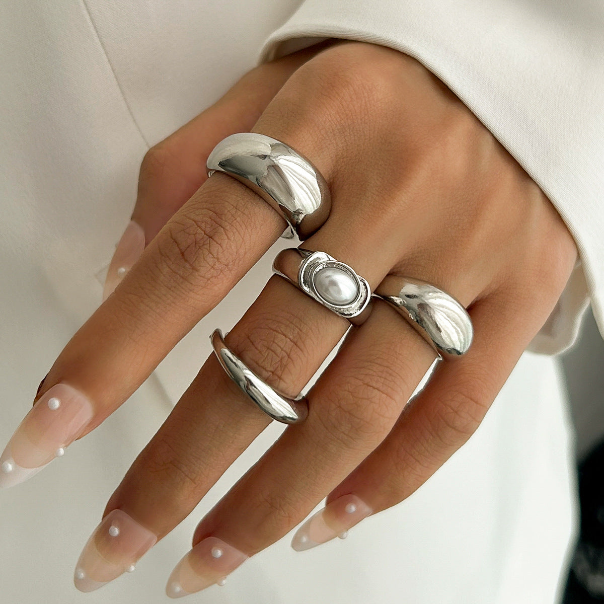 Anello aperto geometrico personalizzato con micro-incastonatura di perle simulate da donna