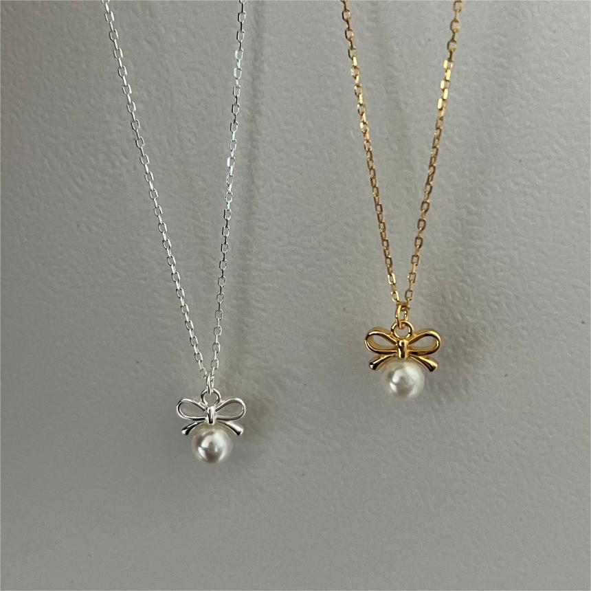 Minimalist Bowknot Pearl Necklace in 925 Sterling Silver with Geometric Design and Rhodium Plating